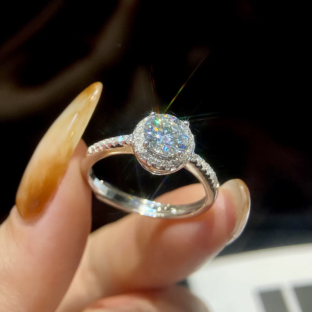 Hotsale Brilliant Round Cut Single halo Diamond Moissanite Ring 925 Sterling Silver 1ct 2ct 6.5MM
Women Engagement Fine Jewelry
