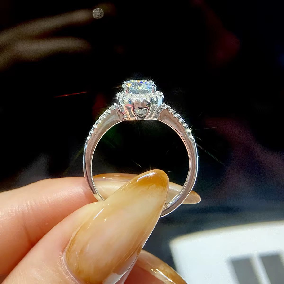 Hotsale Brilliant Round Cut Single halo Diamond Moissanite Ring 925 Sterling Silver 1ct 2ct 6.5MM
Women Engagement Fine Jewelry