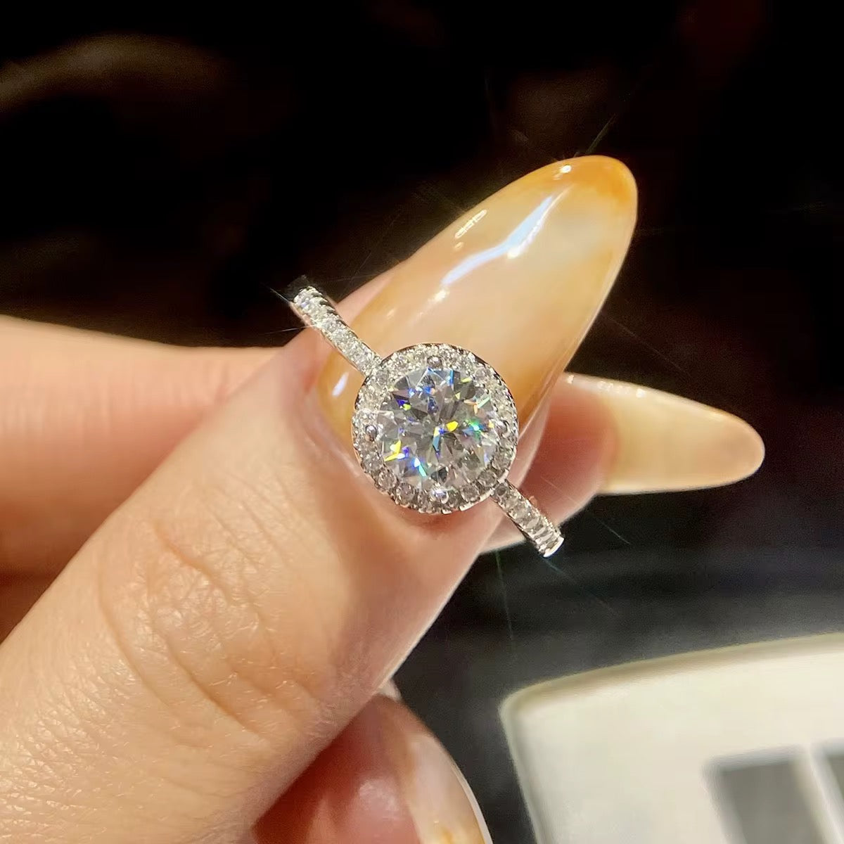 Hotsale Brilliant Round Cut Single halo Diamond Moissanite Ring 925 Sterling Silver 1ct 2ct 6.5MM
Women Engagement Fine Jewelry